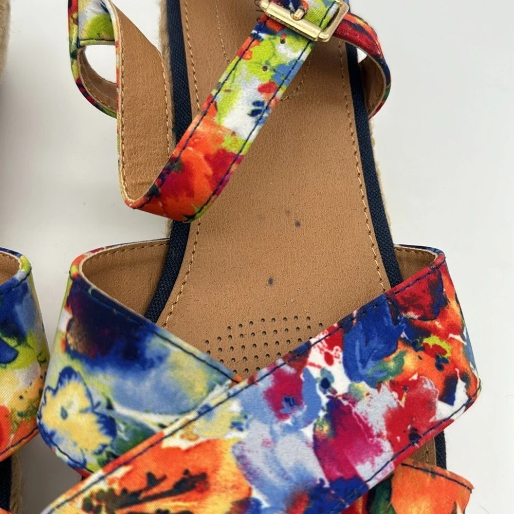 Comfortview Women's 8W Multicolor Floral Blue Tan Wedge‎ Sandals Shoes